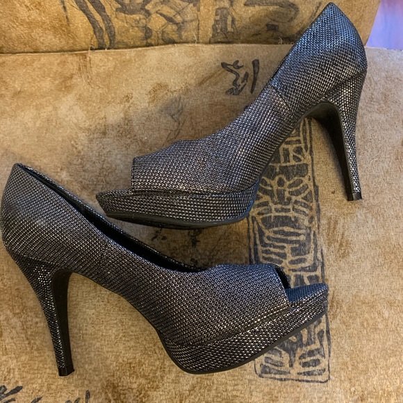 Fergalicious -Fergie silver heels (7.5) **2/$35** - Picture 6 of 9